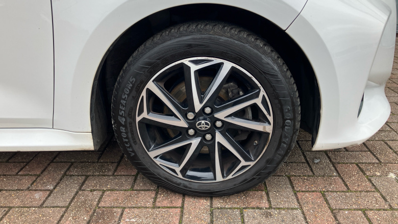 Toyota Yaris 1.5 Hybrid Design 5dr CVT Hybrid Hatchback